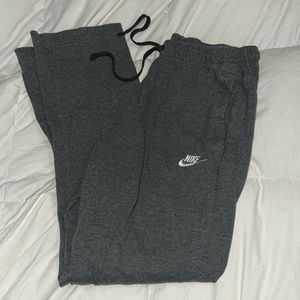 Men’s Nike sweatpants, lightly worn, size Lg